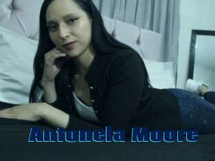 Antonela_Moore