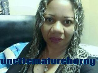 Brunettematurehorny