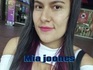 Mia_joones